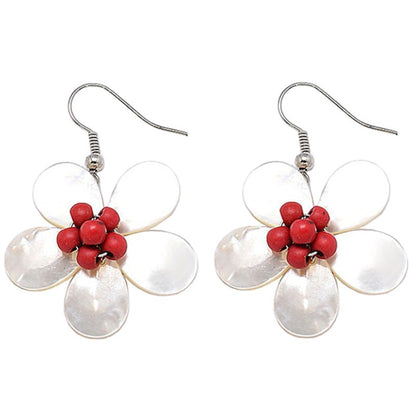 Parelmoeren oorbellen met wit parelmoer in de vorm van een bloem en zilver edelstaal | White Shell Flower Red Stone