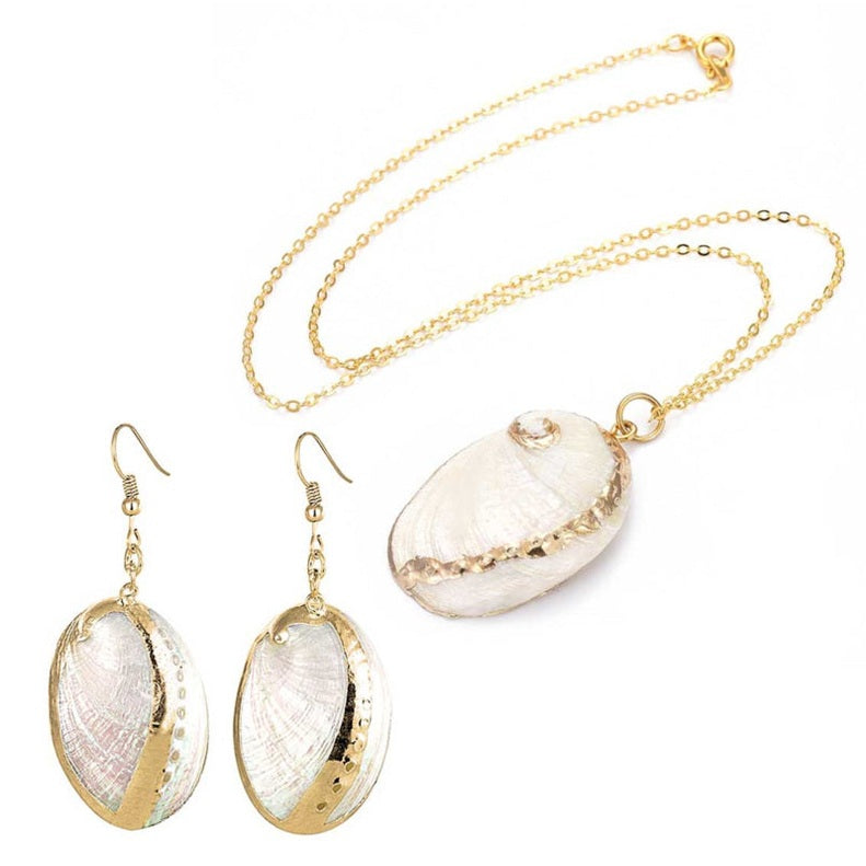 Parelmoeren schelpen set bestaande uit een schelpen ketting en schelpen oorbellen met witte schelp en goud edelstaal | set White Shell Gold