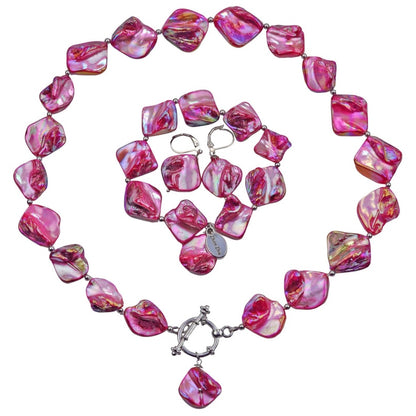 Pink gekleurde parelmoeren schelpen set bestaande uit een parelmoeren ketting + parelmoeren armband + parelmoeren oorbellen | Shell AB Pink
