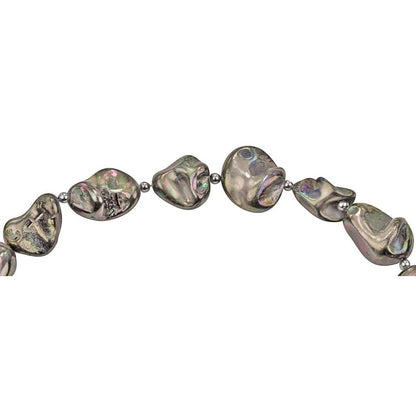 Detail van grijze parelmoeren ketting | Shell AB Grey