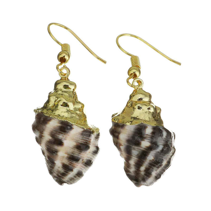 Kleine schelpen oorbellen met beige en bruine schelp met goud edelstaal | Small Trumpet Shell Gold