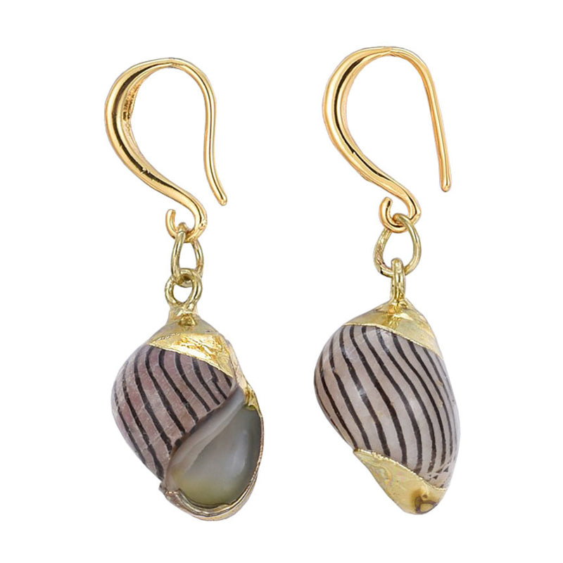 Schelpen oorbellen met bruine schelp voor en achterzijde | set Gold Spiral Shell