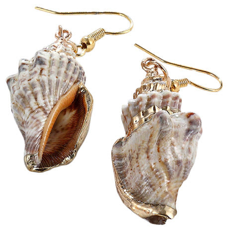 Schelpen oorbellen met wit beige schelp en goud edelstaal liggend | Seashell Gold