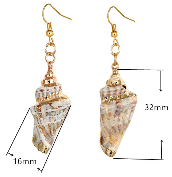 Schelpen oorbellen met wit beige schelp en goud edelstaal met maat indicatie | Seashell Gold
