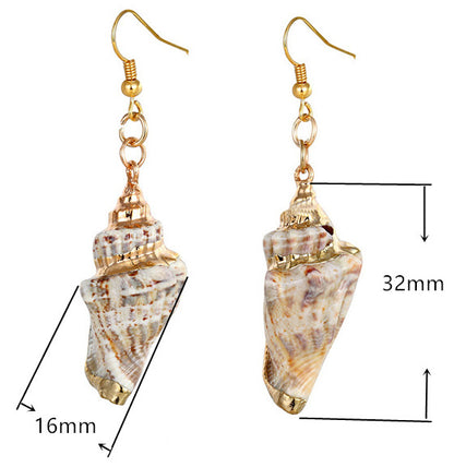 Schelpen oorbellen met wit beige schelp en goud edelstaal met maat indicatie | Seashell Gold