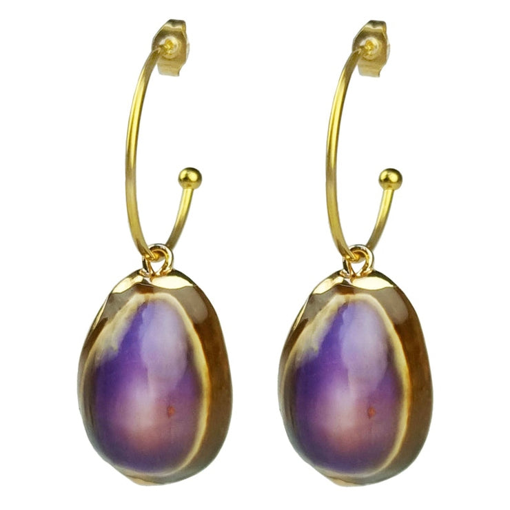 Gouden oorringen met paarse schelpen en goud edelstaal | Shell Cowrie Purple
