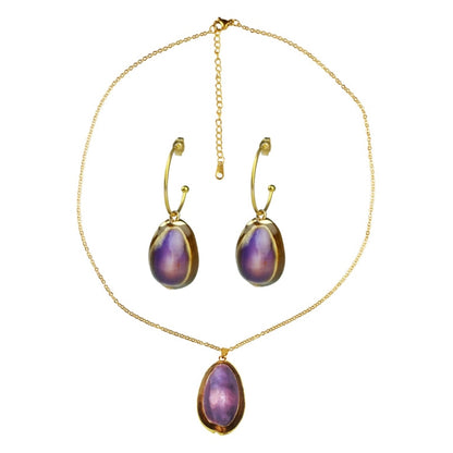 Schelpen sieraden set bestaande uit een schelpen ketting en schelpen oorbellen met paarse schelp en goud edelstaal | set Shell Cowrie Purple