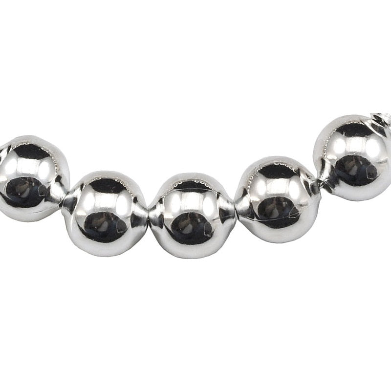 Detail van verzilverde armband met bollen | Molly