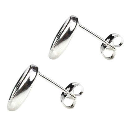 Verzilverde oorknoppen in vorm van O zijaanzicht | Silver O