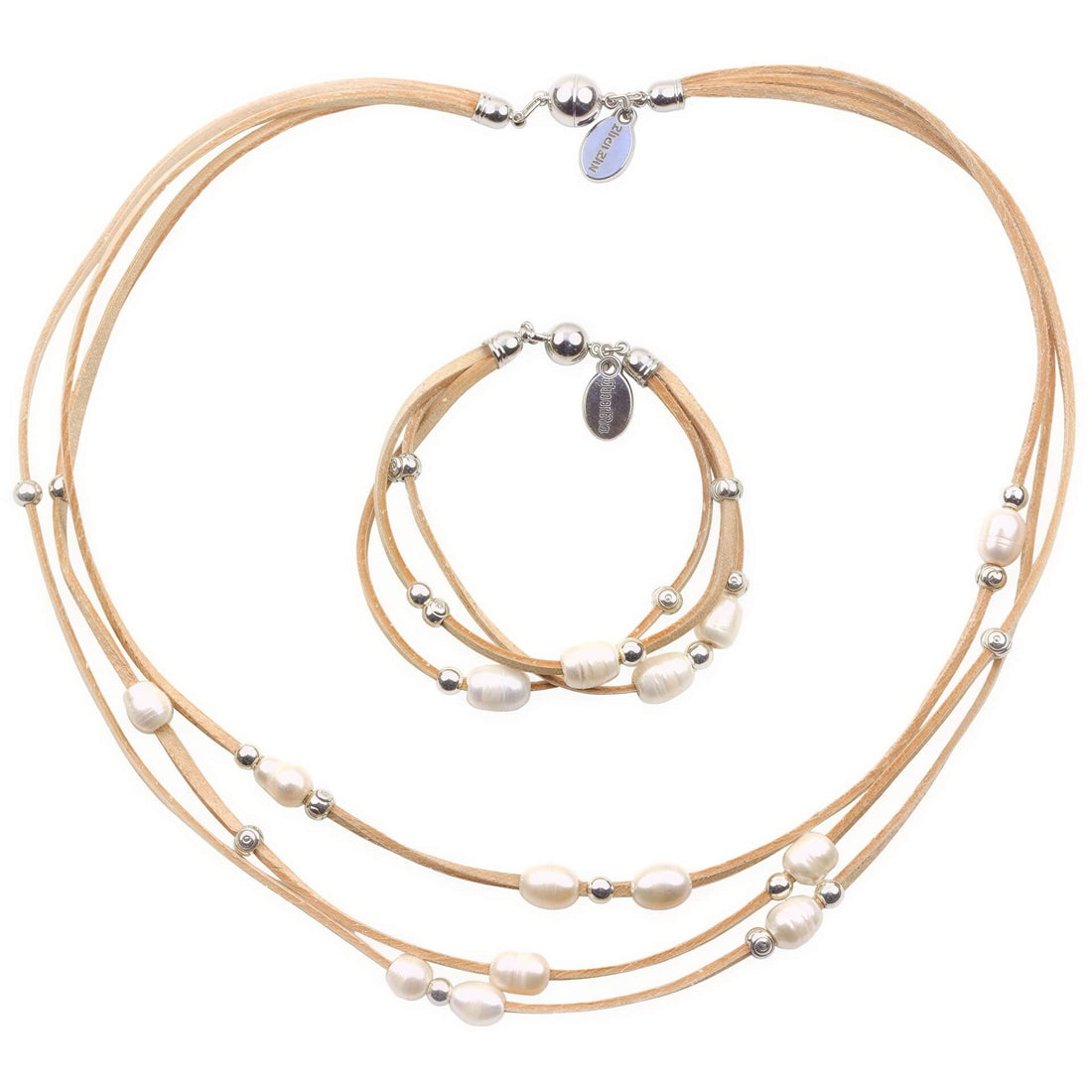 Witte zoetwater parel set bestaande uit een parelketting en parel armband met crème suede en magneetslot | set Mireille