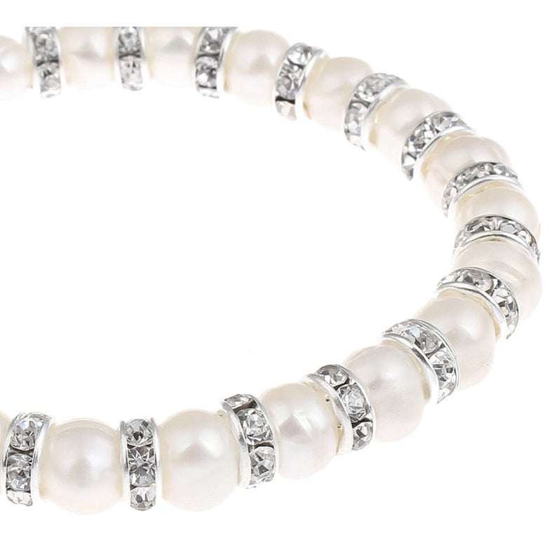 Detail van wit zoetwater parel armband met stras steentjes, elastisch | Bling Pearl