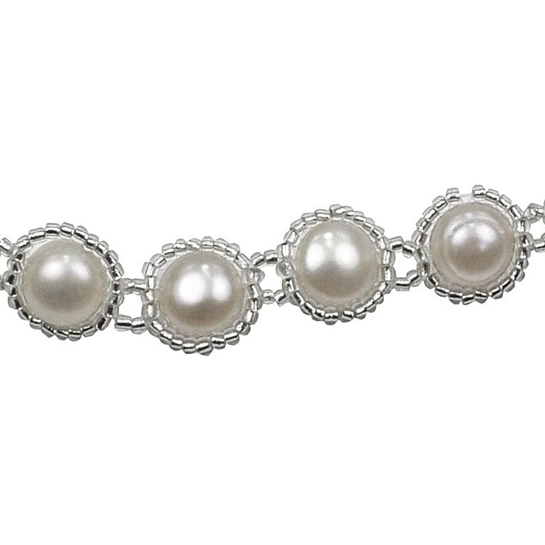 Detail van wit zoetwater parel armband met magneetslot | Pearl O