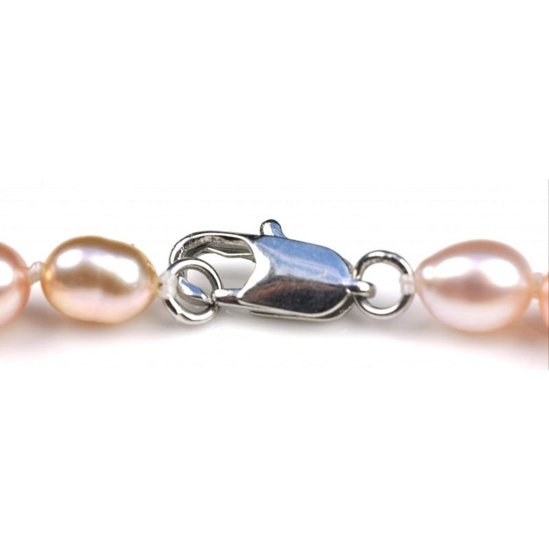 Slotje van handgeknoopt zoetwater parel armband met zalm roze parels en sterling zilver (925) | Pini