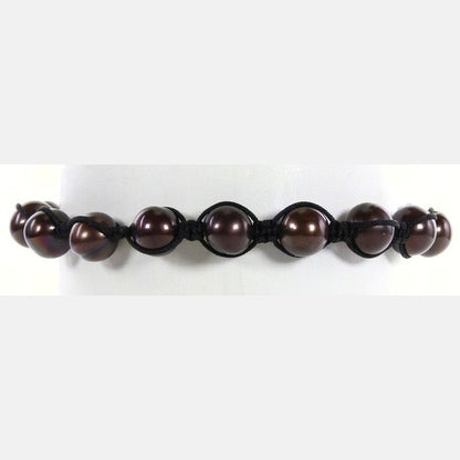 Zoetwater parel schuif armband met bruin zwarte parels op display | Sambala Brown Pearl