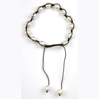Wit handgeknoopt zoetwater parel armband met schuif sluiting bovenaanzicht | Sambala White Pearl