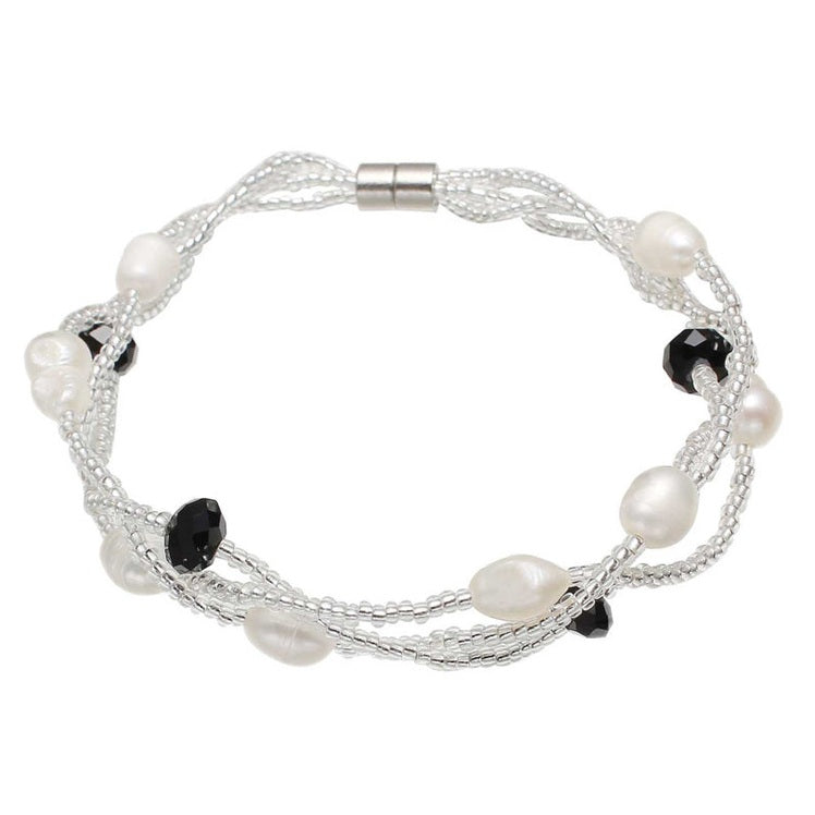 Wit zoetwater parel armband met zwart facet geslepen kristallen en magneetslotje, bovenaanzicht | Twine Pearl Black Crystal