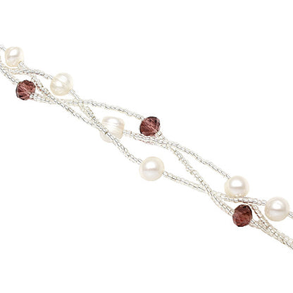 Detail van wit zoetwater parel armband met oud roze facet geslepen kristallen en magneetslotje | Twine Pearl Purple Crystal