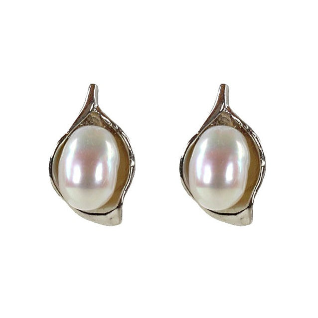 Witte zoetwater parel oorknopjes et zilveren blaadje | Flower Leaf White