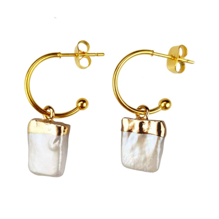 Zoetwater parel oorringen met witte vierkante parels en goud edelstaal | Golden Hope 15 mm Square White Pearl