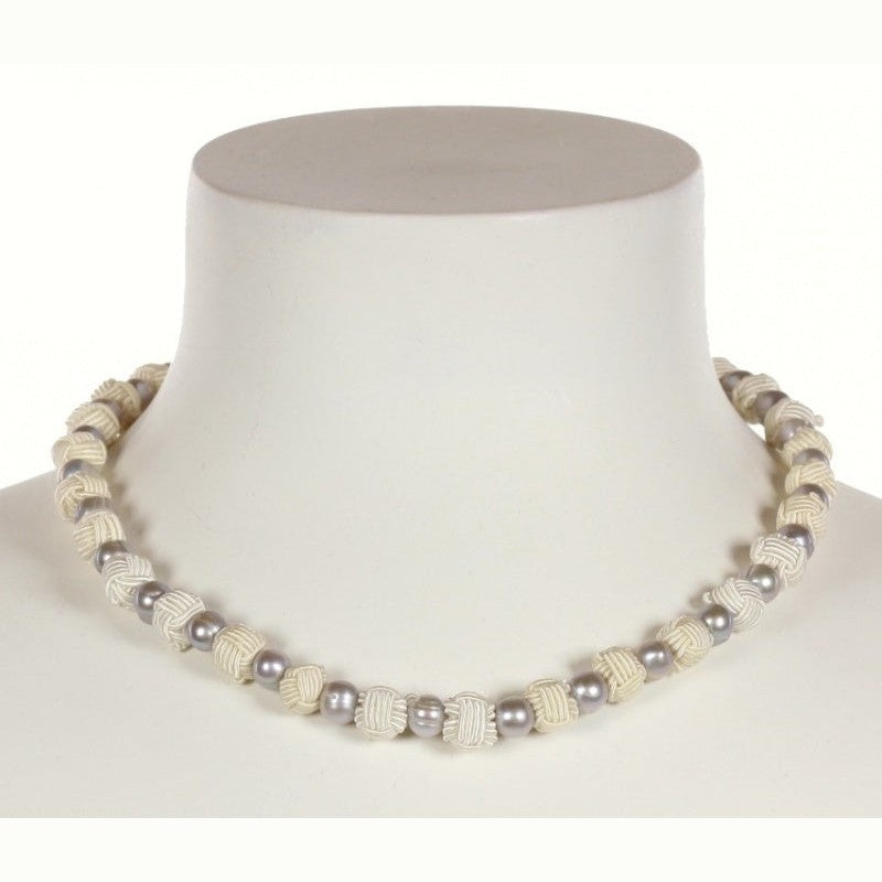 Zoetwater parelketting met grijze parels, Chinese knopen en gerhodineerd zilver (925) op buste | Chiga