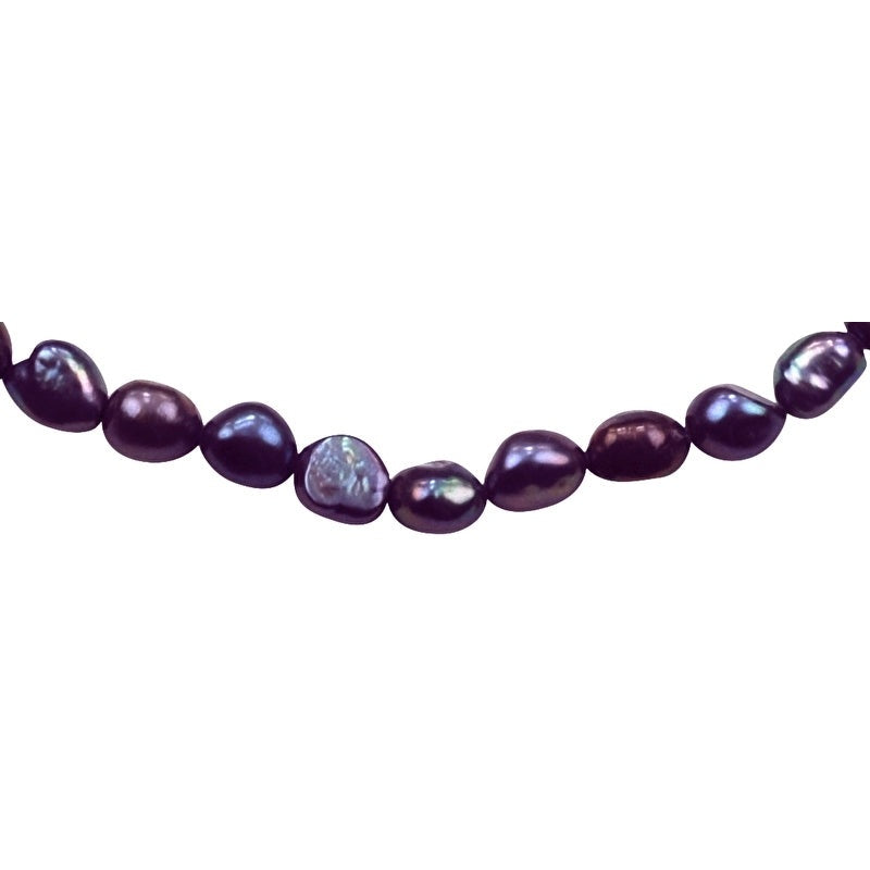 Detail van zoetwater parelketting met blauw paarse parels en gerhodineerd zilver | dessa