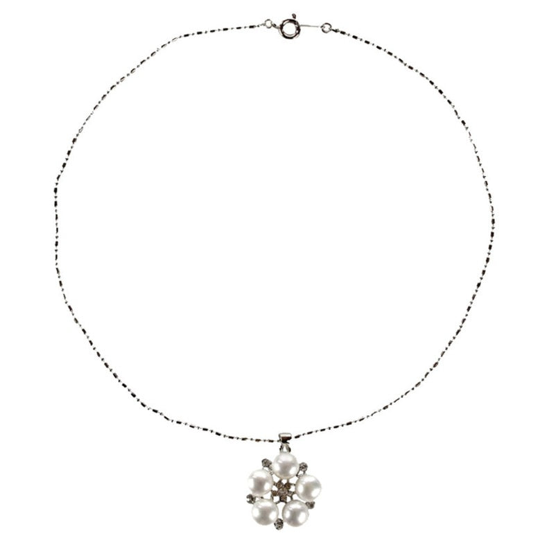 Zoetwater parelketting met witte parel hanger in bloem vorm met stras steentjes | Flower Bling