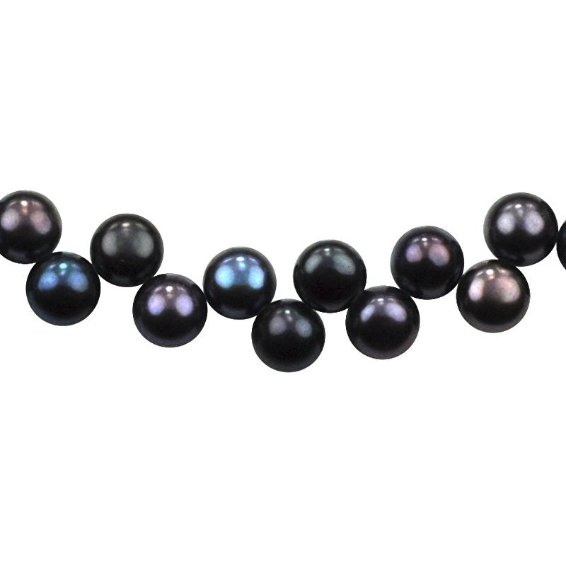 Detail van zoetwater parelketting met blauw paarse parels | Gent