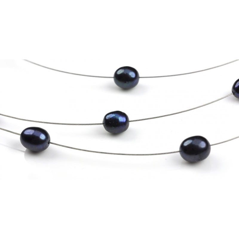 Detail van zoetwater parelketting met blauw zwarte parels in 3 rijen | Jill Black