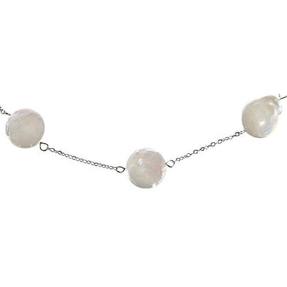 Detail van zoetwater parelketting met grote witte parels | Marleen