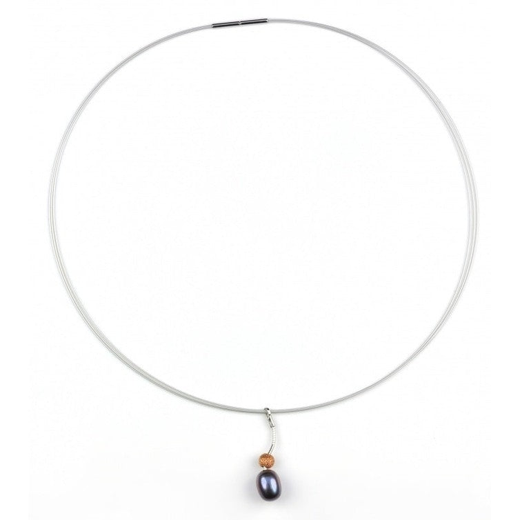 Korte zoetwater parelketting met paars blauwe parel hanger | Neri
