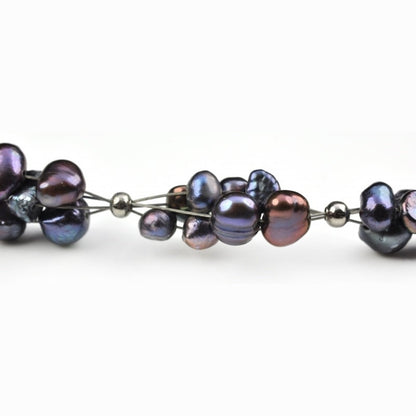 Detail van zoetwater parelketting met paars blauwe parels en sterling zilver (925) | Patty