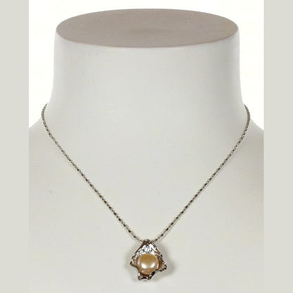 Zoetwater parelketting zalm kleurige parel hanger op buste | Shelly Peach