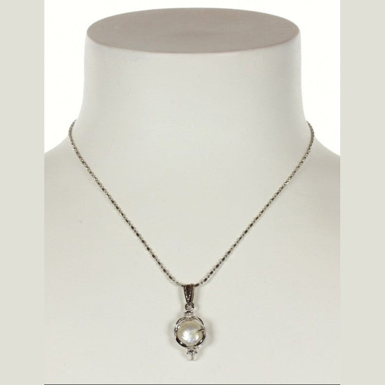 Zoetwater parelketting met witte parel hanger met stras steentje op buste | Willy