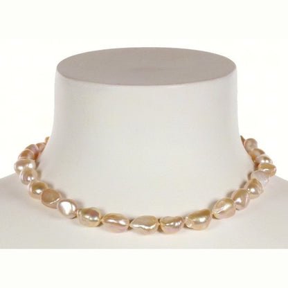 Handgeknoopte zoetwater parelketting met zalm kleurige parels op buste | Zola