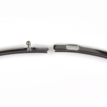 Slotje van witte zoetwater parelketting met zwarte edelsteen | Biwa Black Gemstone