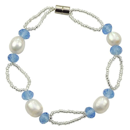 Wit zoetwater parel armband met blauwe kristallen en magneetslotje | Blacio