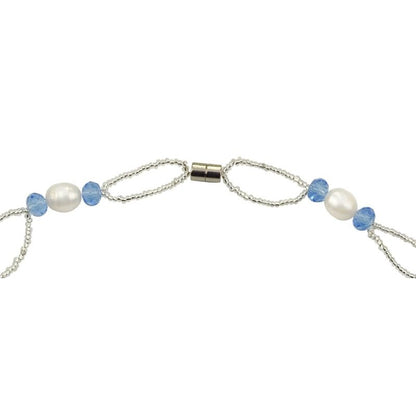 Magneetslotje van wit zoetwater parel armband met blauwe kristallen | Blacio