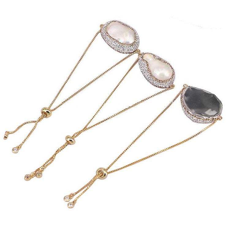 Wit zoetwater parel armband met grote witte parel en stras steentjes, achterzijde | Bright Golden Fireball