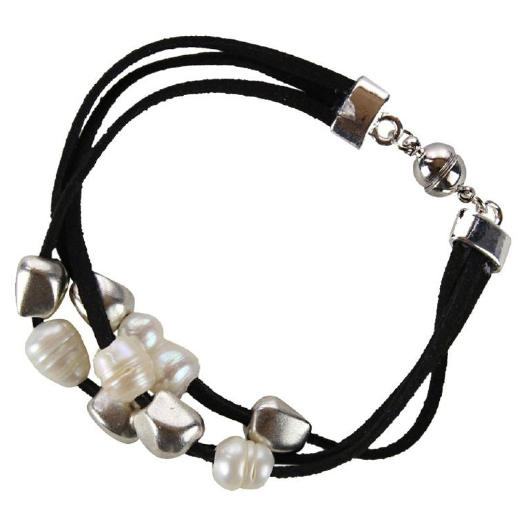 Wit zoetwater parel armband met zwart suede | Eefke