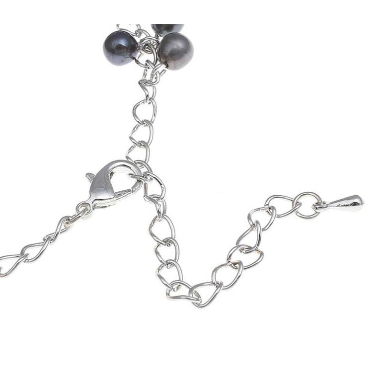 Slotje van zoetwater parel armband met donker grijze parels als bedeltje | Fana B