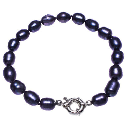 Zoetwater parel armband met zwart blauwe parels en slotje op de voorgrond | Lita