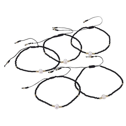 Wit zoetwater parelarmband met zwarte kraaltjes, meerdere armbandje bij elkaar | Mini Pearl One Black Color