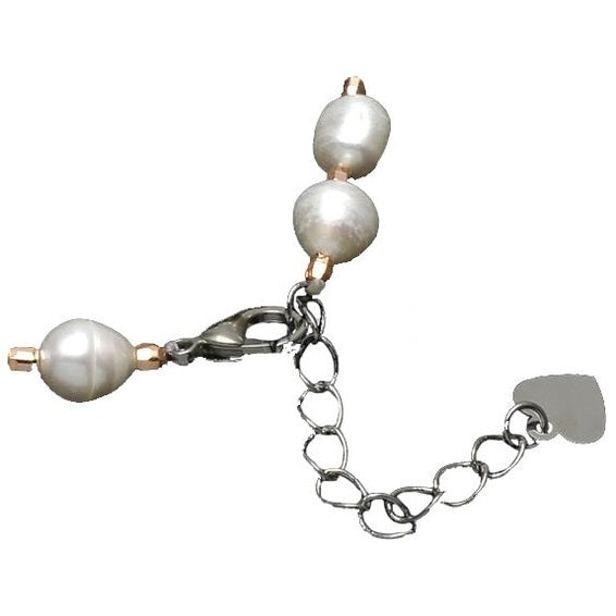 Slotje van wit zoetwater parel armband met zwart gestileerd klavertje 4 en rosé goud | Pearl Four Leah Clover Black