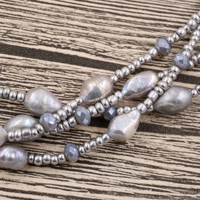 Detail van grijs zoetwaterparel armband met magneetslot | Shalina Grey