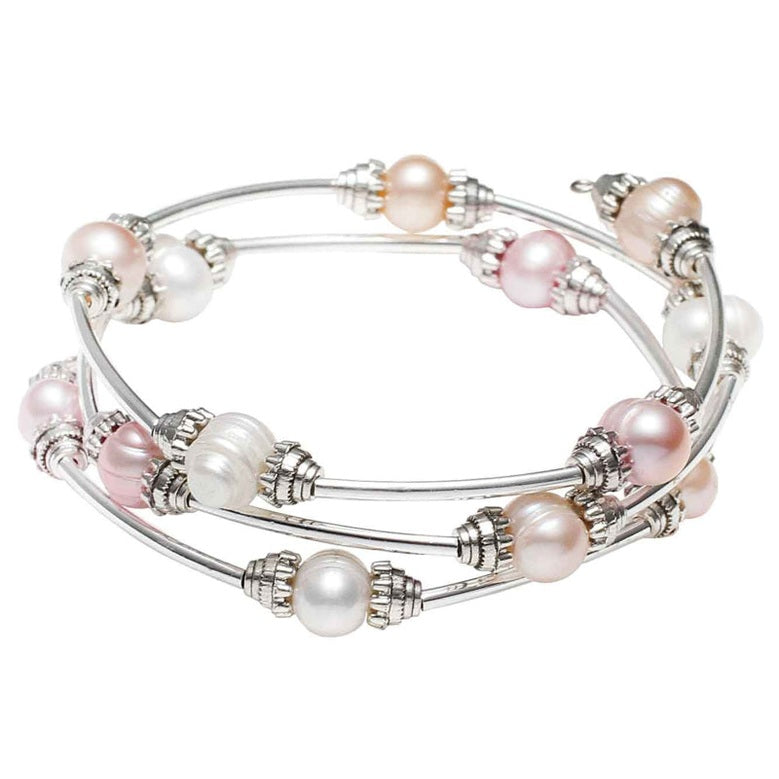 Zoetwater parel wikkelarmband met witte, roze en zalm kleurige parels | Three Loops Soft Color Pearl
