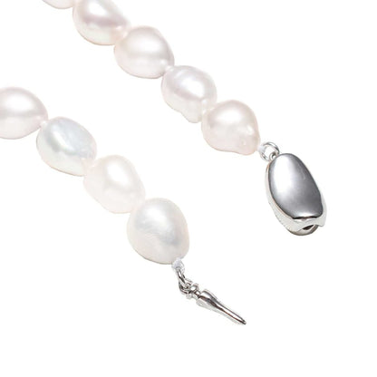 Slotje van wit handgeknoopt zoetwater parel armband | Wina