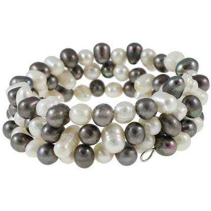 Zoetwater wikkel armband met witte en grijs bruine parels, zijaanzicht | Wrap Light &amp; Dark Pearl