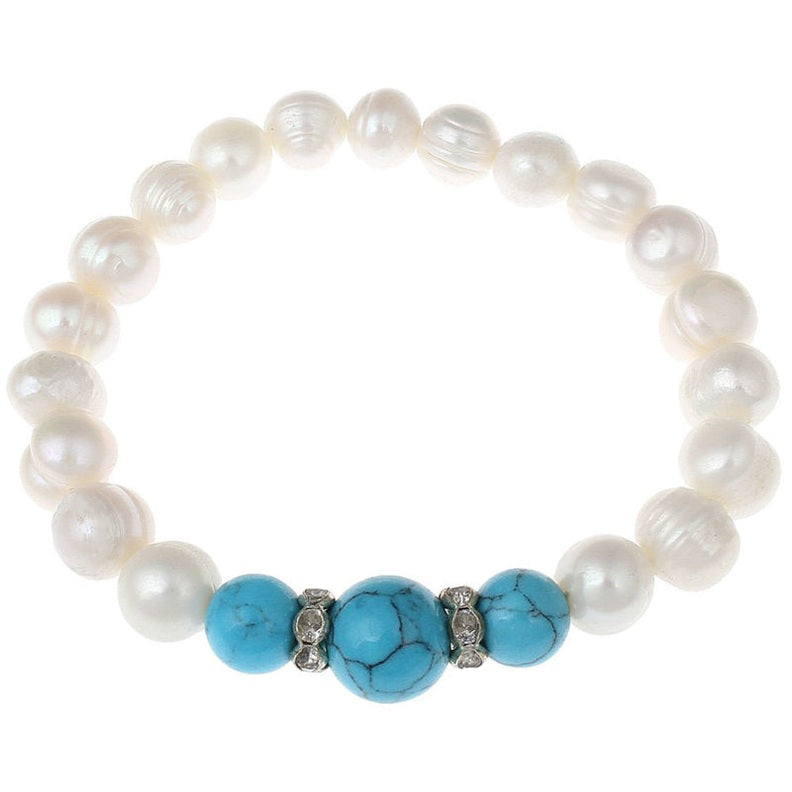 Wit zoetwater parel armband met turkooise - en stras stenen, elastisch parel armband met turkooise stenen en stras stenen | Bling Pearl 3 Turquoise Balls