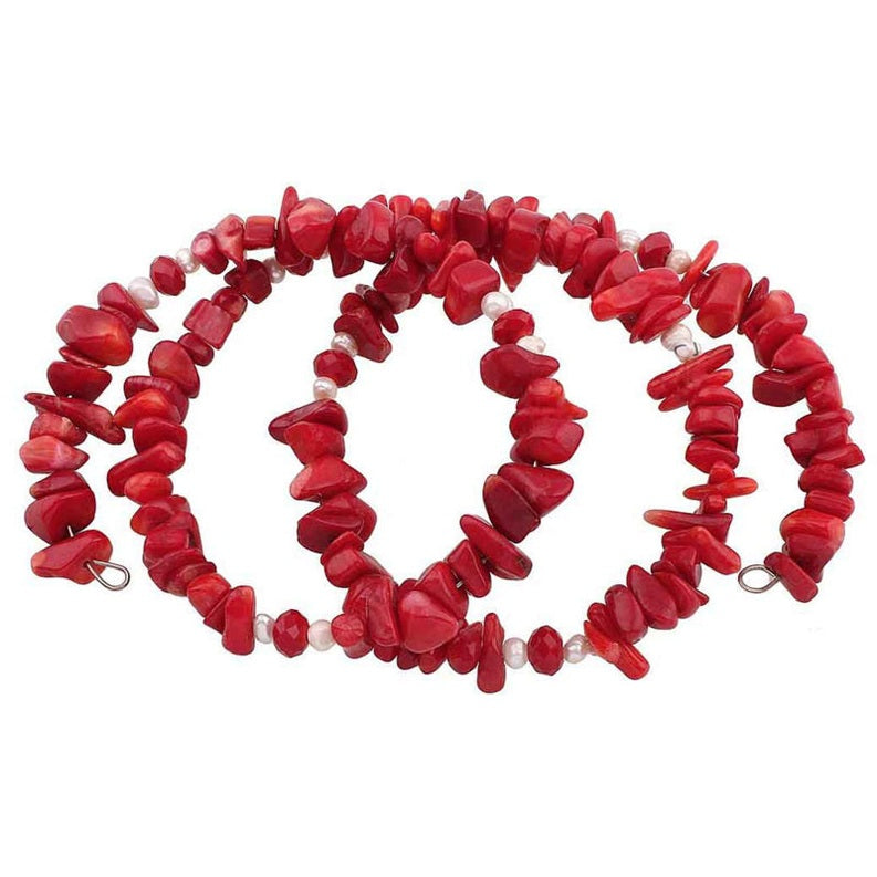 Wit zoetwater parel wikkelarmband met rood koraal, uit elkaar gerekt | Wrap Coral Pearl
