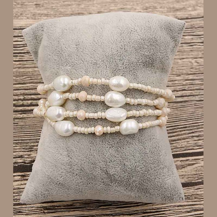 Wit zoetwater parel armband met magneetslot op kussen | Shalina White